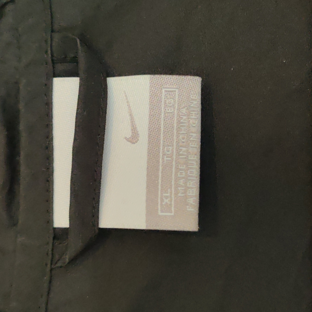 Nike lightweight, black packable running top with hood XL - Picture 2 of 11
